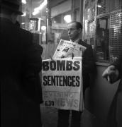 Marchand de journaux près du Dôme, Montparnasse, Paris, 1930-1940