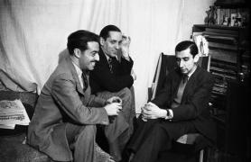 Alejo Carpentier (au fond) et José Bergamin, écrivain et éditeur espagnol (à droite), Paris, 1936-1939