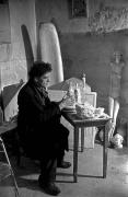 Alberto Giacometti dans son atelier,  rue Hippolyte Maindron, Paris,1946