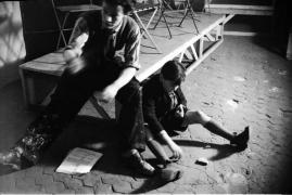 Jean Louis Barrault et Marcel Mouloudji répétant la pièce de théâtre de Jacques Prévert joué par le Groupe Octobre: "Le Tableau des merveilles" dans l'atelier de Barrault, 7 rue des Grands Augustins, Paris, 1936
