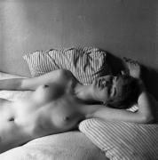 Nu à l’oreiller, Paris, années 1950