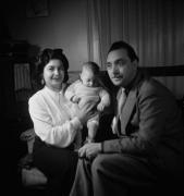 Django Reinhardt, sa femme Naguine et son fils Babik, Paris 1945