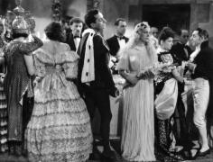 "Lumière d'été" de Jean Grémillon, 1942. Pierre Brasseur (Roland) et Madeleine Robinson (Michèle) au bal costumé