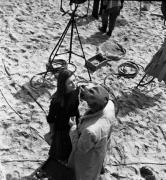 Barbara (Anouk Aimée) au maquillage dans "La Fleur de l'âge" de M. Carné et J. Prévert, Belle-Ile, 1947