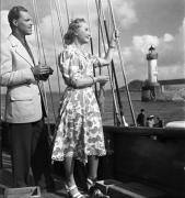 Olivier Pavane (Ivan Desny) et Marie-Christine (Margo Lion) sont  deux invités du couple Michel Brabant (Maurice Teynac) et Florence (Arletty) dans "La Fleur de l'âge" de M. Carné et J. Prévert, Belle-Ile, 1947